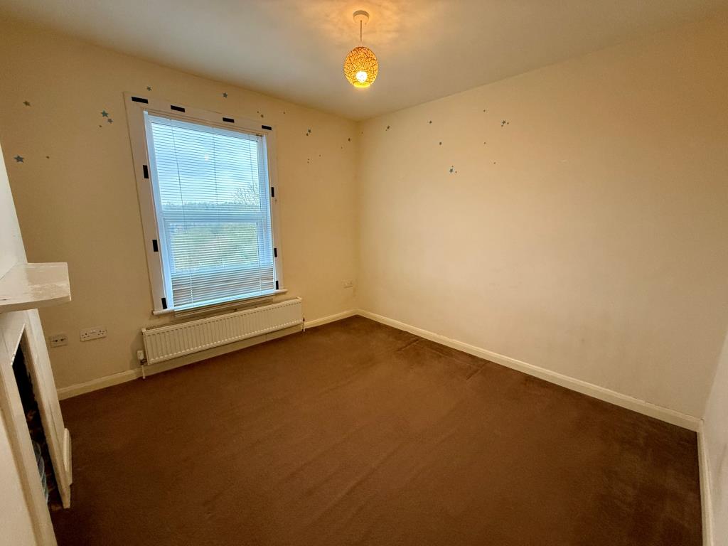 Lot: 151 - TERRACE HOUSE FOR IMPROVEMENT - Bedroom two